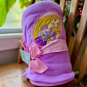 NWT OFFICIAL DISNEY PRINCESS FLEECE THROW BLANKET—RAPUNZEL